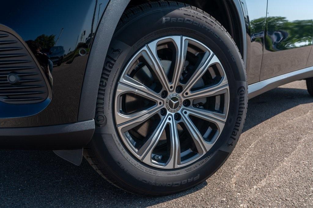 2025 Mercedes Benz GLC 300 photo 9
