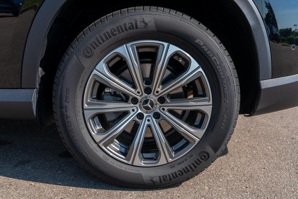 2025 Mercedes Benz GLC 300 photo 10