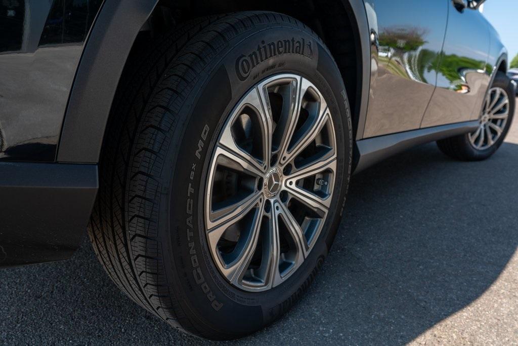 2025 Mercedes Benz GLC 300 photo 11