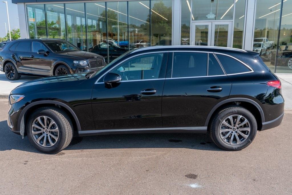 2025 Mercedes Benz GLC 300 photo 4