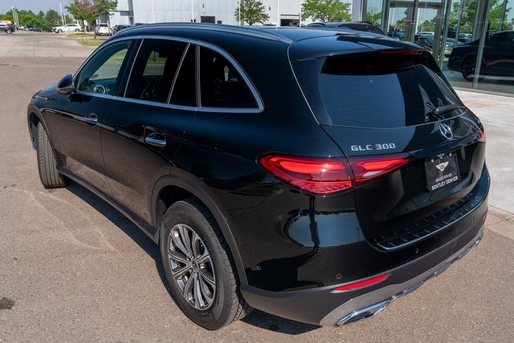 2025 Mercedes Benz GLC 300 photo 5