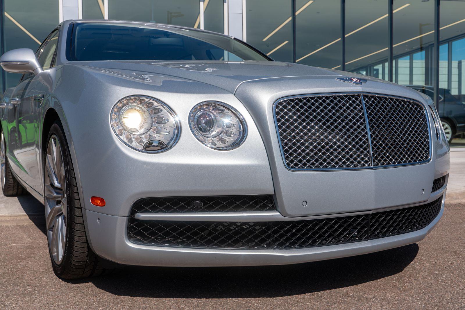2018 Bentley Flying Spur V8 photo 2