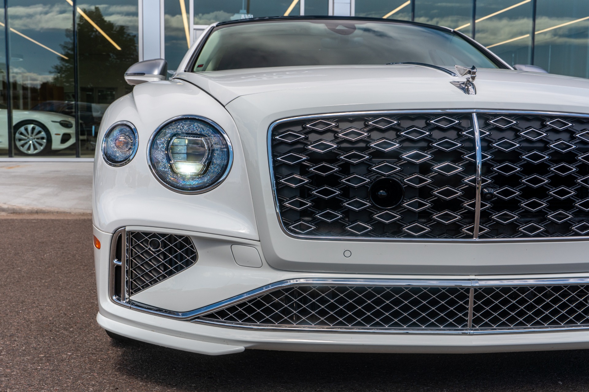 2025 Bentley Flying Spur Mulliner photo 3