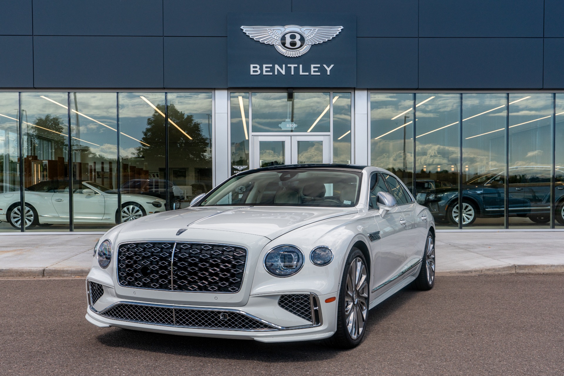 2025 Bentley Flying Spur Mulliner photo 4