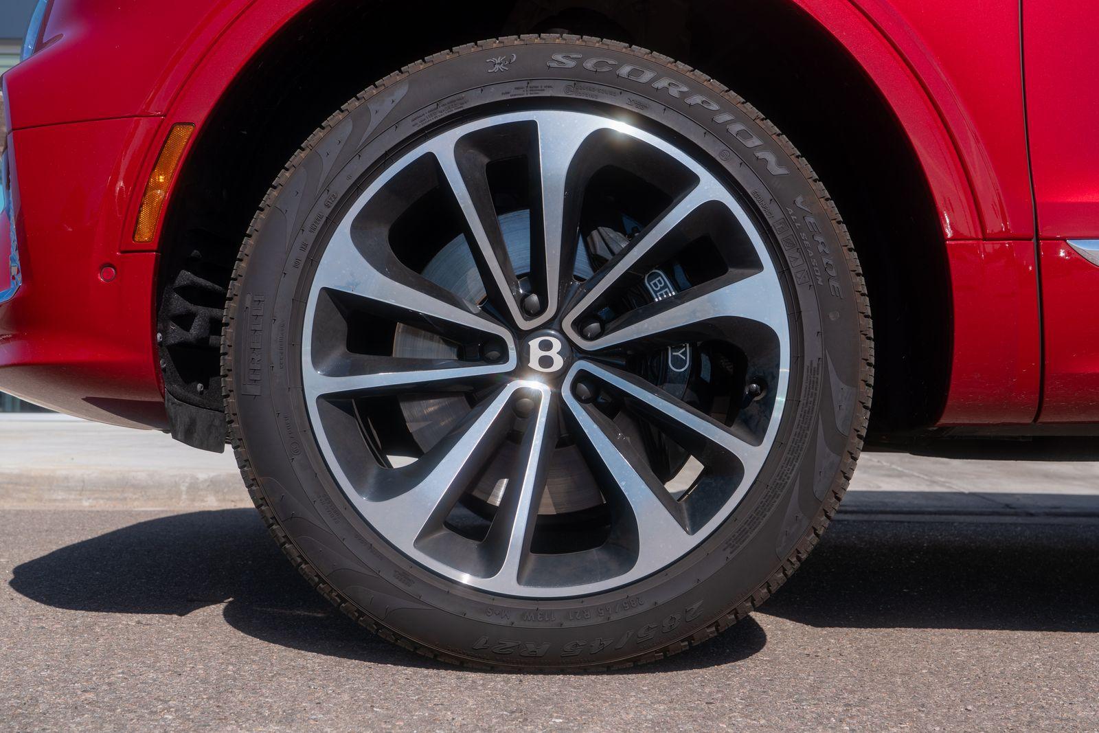2024 Bentley Bentayga EWB Azure photo 4